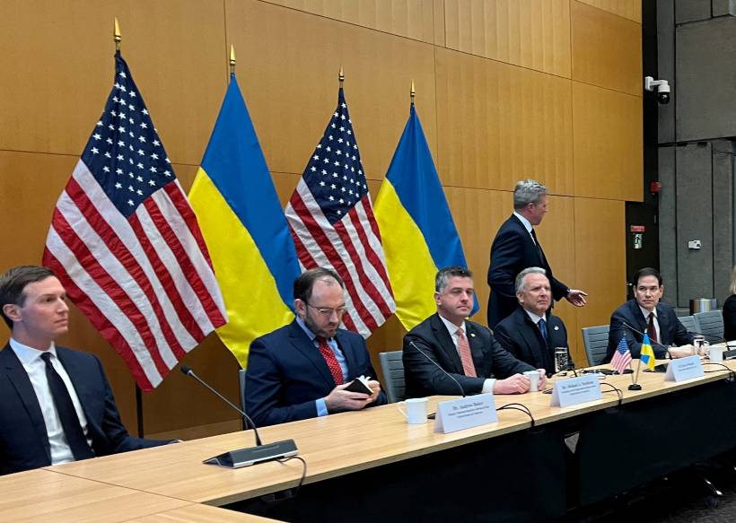 US pressure mounts on Ukraine as it enters Geneva talks with Russia