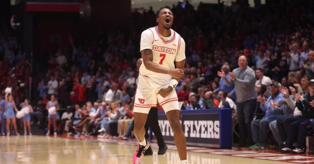 ‘Great environment’ carries Flyers to 15-point victory against No. 23 Saint Louis