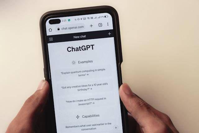Artificial intelligence chatbots are increasingly becoming the "gateway" to news: study by the Institute for Public Policy Research (UK).
