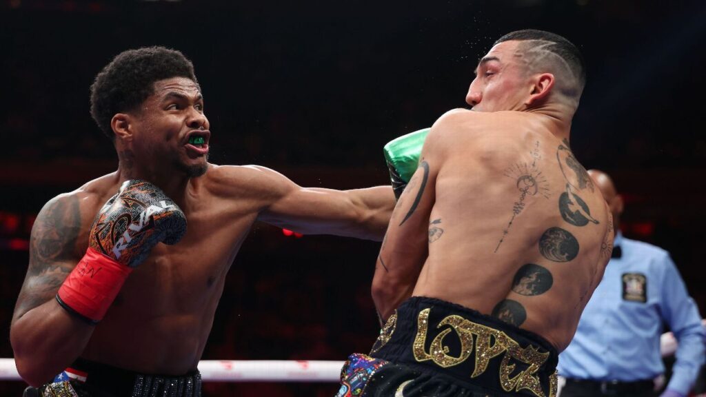 Boxing results: Shakur dominates Lopez; Carrington wins title Boxing results: Shakur dominates Lopez; Carrington wins title