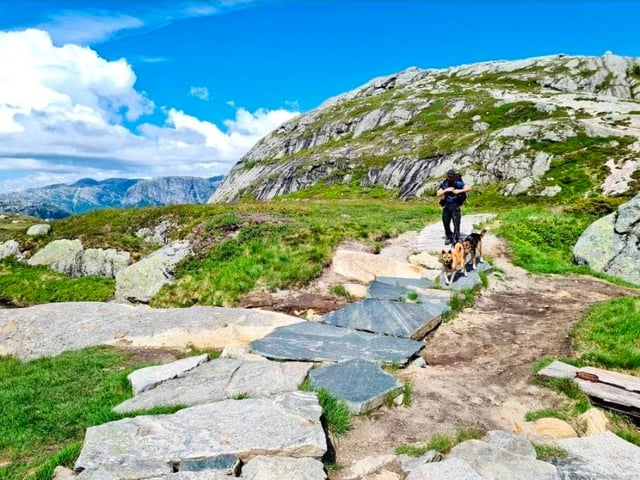 Kjeragbolten, Norway 🇳🇴 Would you stand on the boulder with a 1000 meters drop?🫣