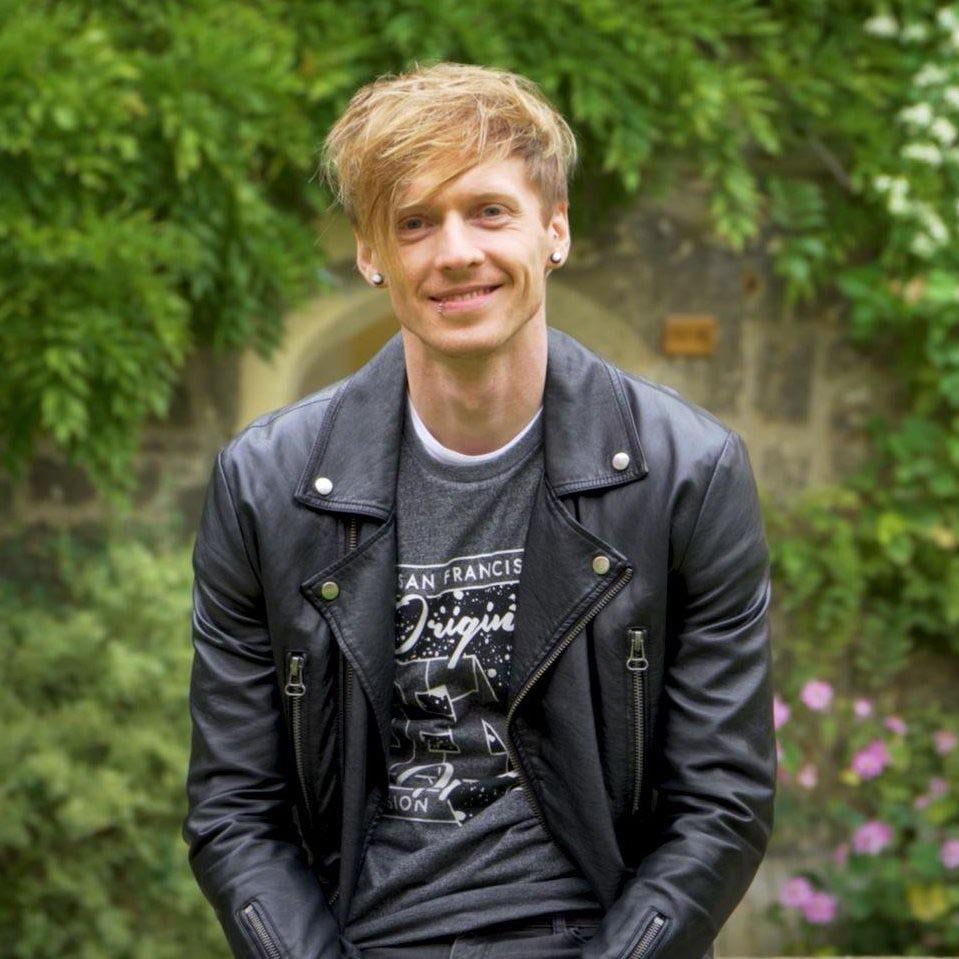 Mathematician Dr. working at Oxford University. Tom Crawford: "TYT Mathematics questions are the most difficult compared to the exams in Germany, Austria and England. I was able to solve 30 of 40 questions in only 1.5 hours, I think candidates have 40-50 minutes to solve 40 questions."