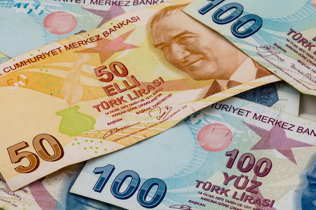 Turkish lira banknotes displayed in the photo, date and time undisclosed. (Adobe Stock Photo)