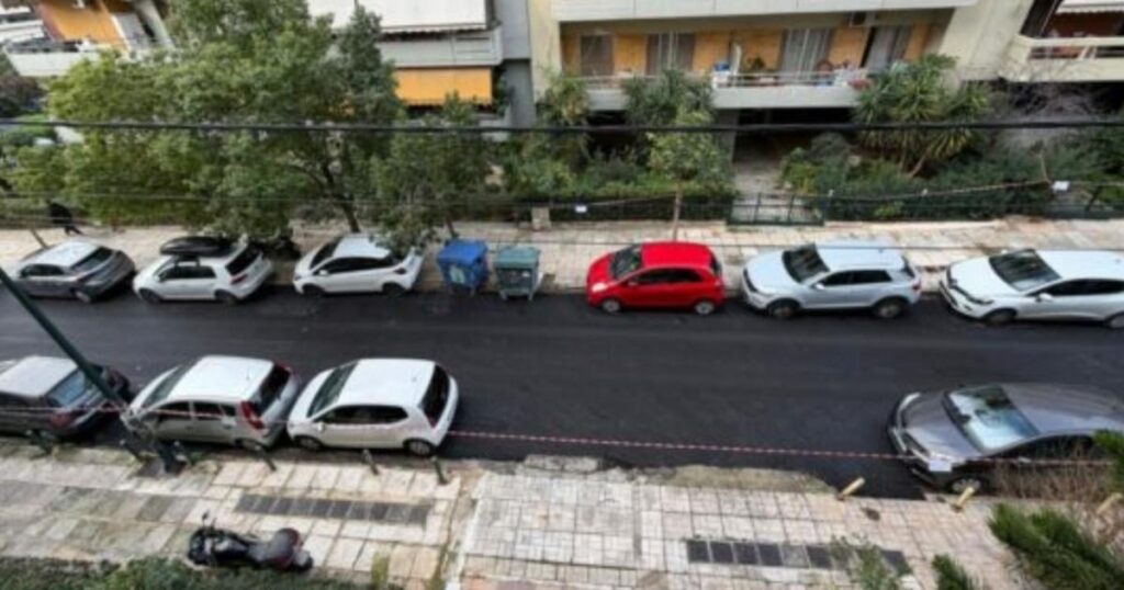 Greece, your majesty: They paved a road in Nea Smyrni and a few days later they dig it up again for optical fibers