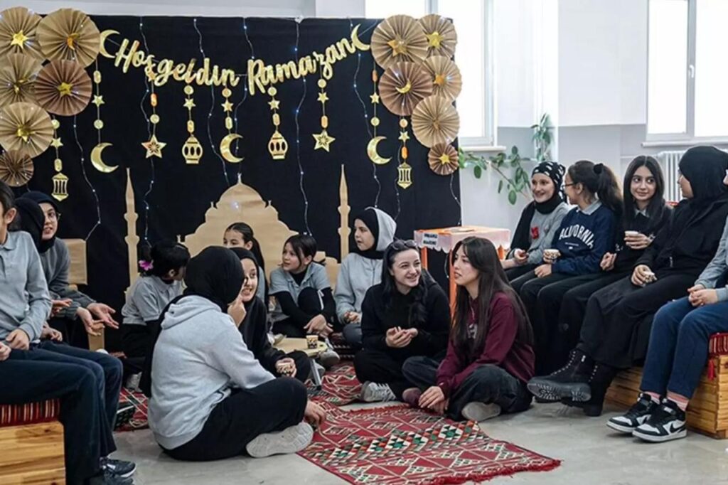 This image shows students celebrating the beginning of Ramadan at school. (AA Photo)