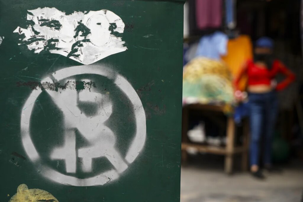 Why Crypto Is Crashing Has More To Do With Gold Than Binance Or ETFs, Raoul Pal Says DIA
