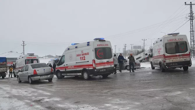 Bus Accident in Türkiye’s Ağrı Leaves 16 Injured