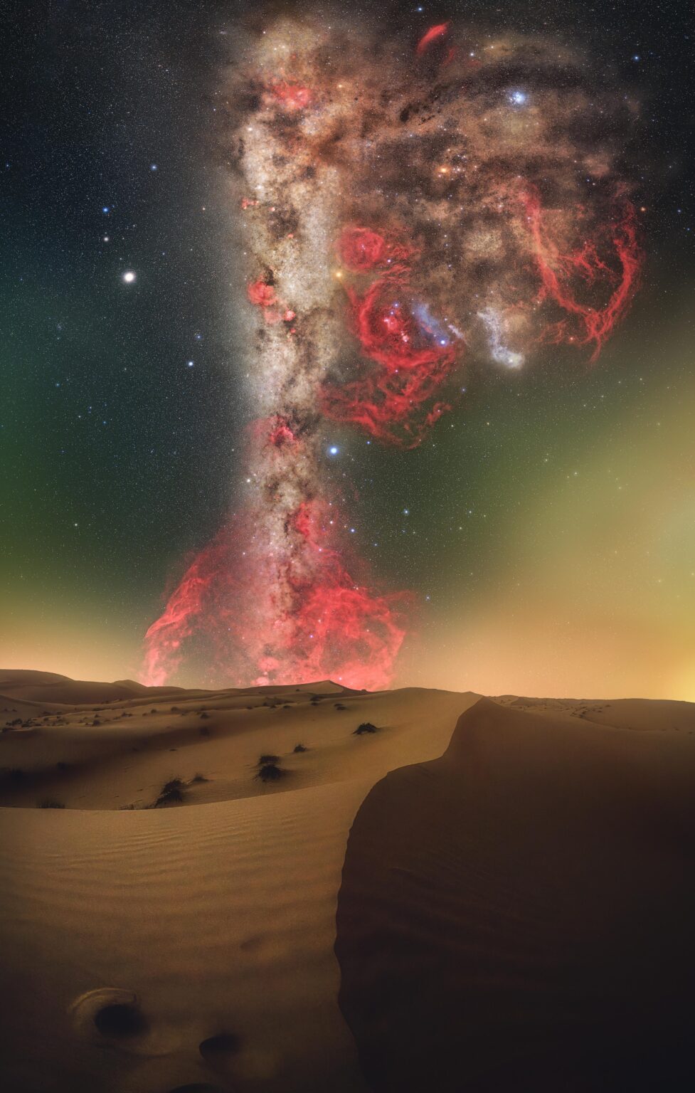 The Gum nebula and the winter Milky Way in the Abu Dhabi desert [OC]