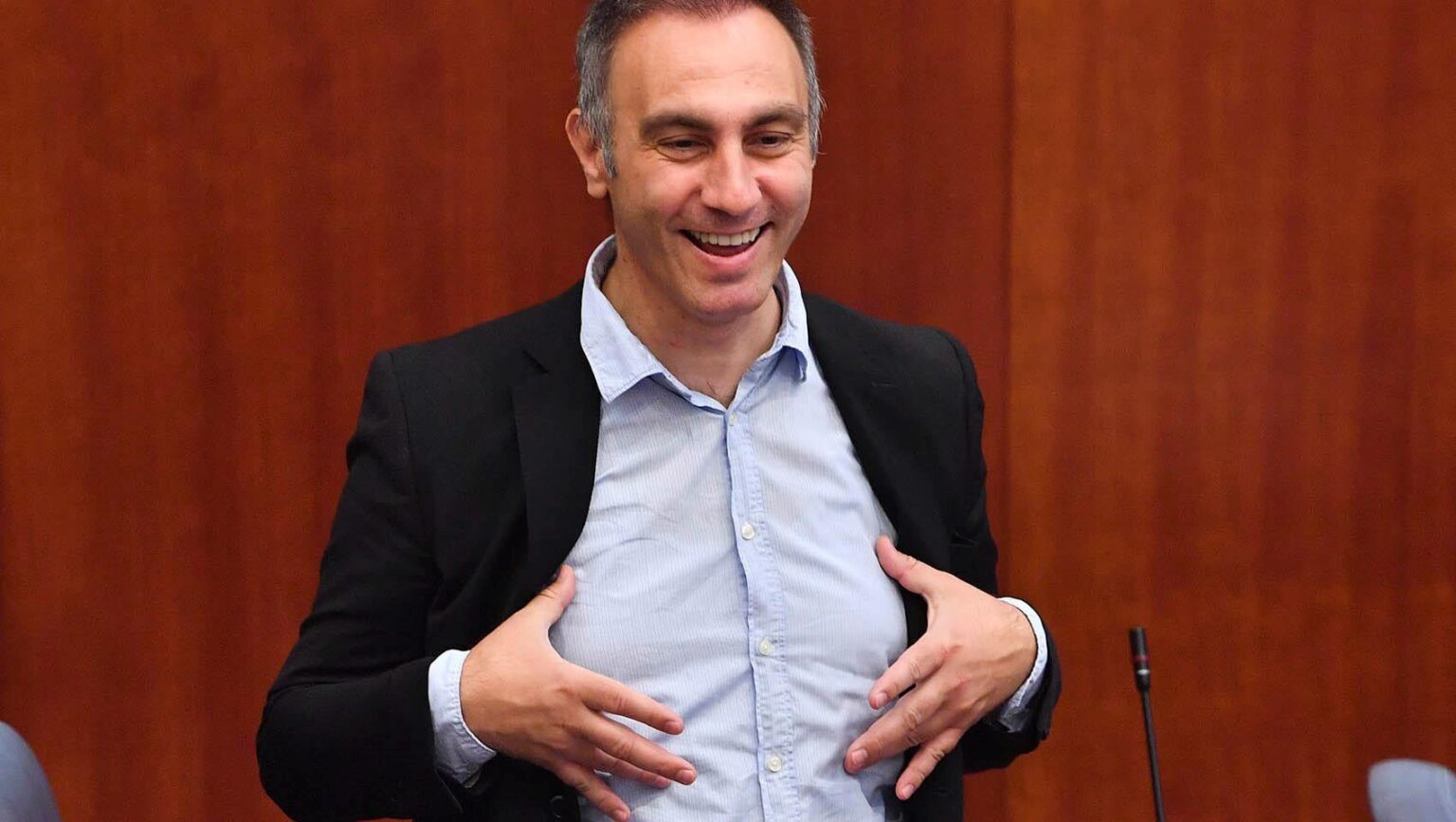 Another returnee from abroad! Artan Grubi returned to invest in Macedonia... ARRESTED AT TABANOVCE MORNING!