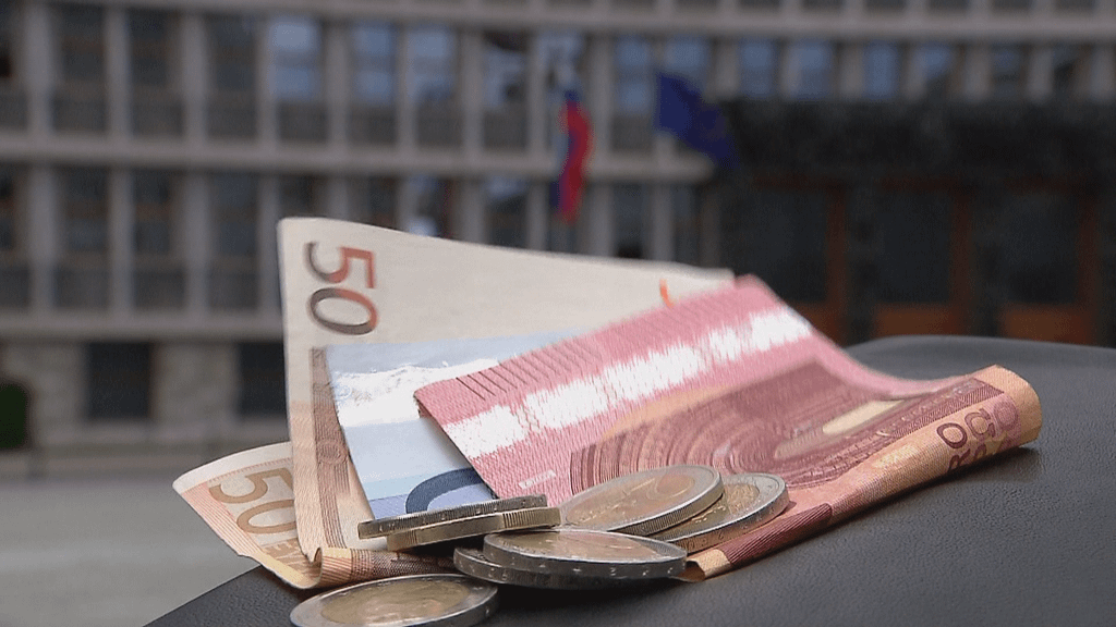 How "rich" are political parties and where do they get their money from?