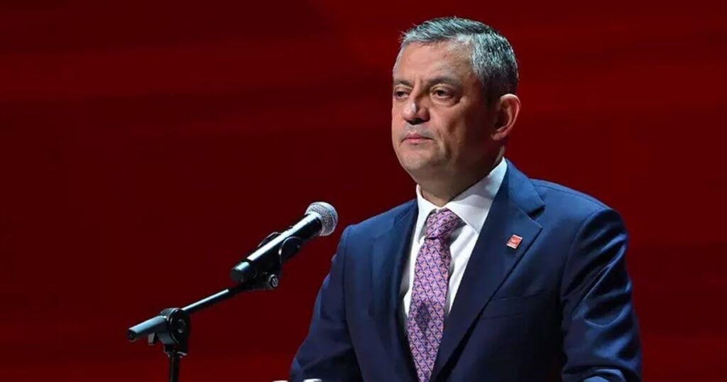 In the messages claimed to belong to CHP Leader Özgür Özel, harsh expressions were directed towards the Mayor of Keçiören, who was transferred to AKP: "Low piece of cake. F*ck you. Characterless bastard."