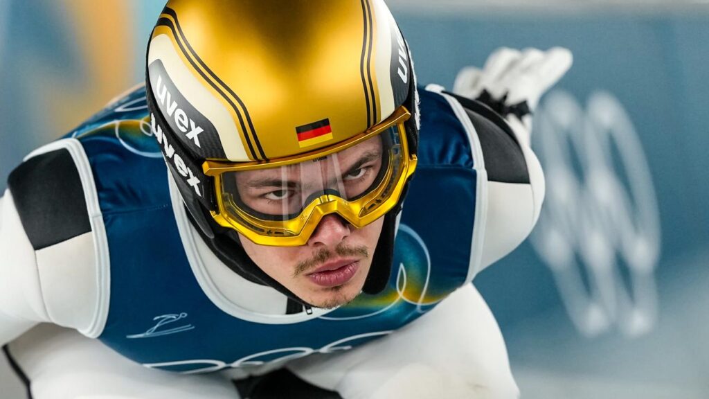 Philipp Raimund wins gold on the normal hill