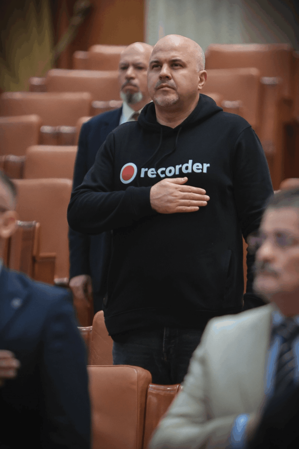 Deputy Emanuel Ungureanu (USR), in a Recorder sweatshirt at the first meeting of the Parliament of the current session