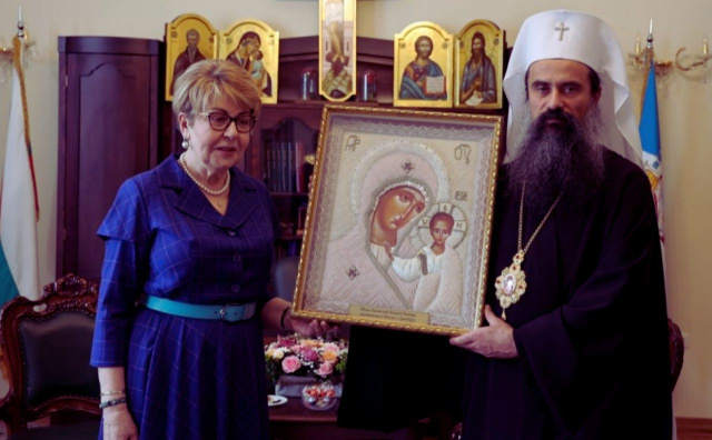 Bulgaria: Bulgarian Patriarch Daniil Led Liturgy with Russian Ambassador Mitrofanova and Former Tsar Simeon
