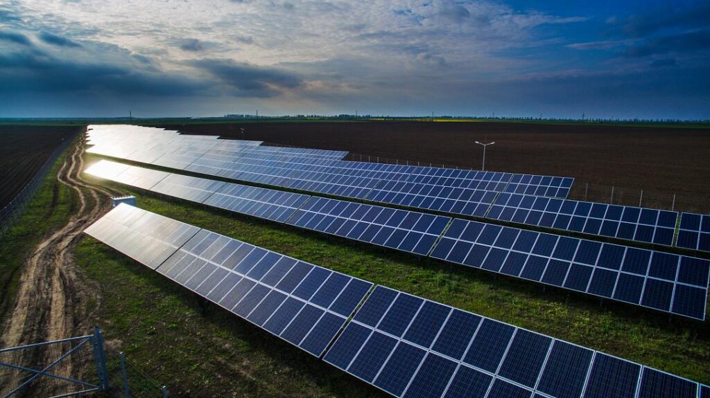 The Guardian: Romania decoupled its economic growth from emissions faster than any other EU country