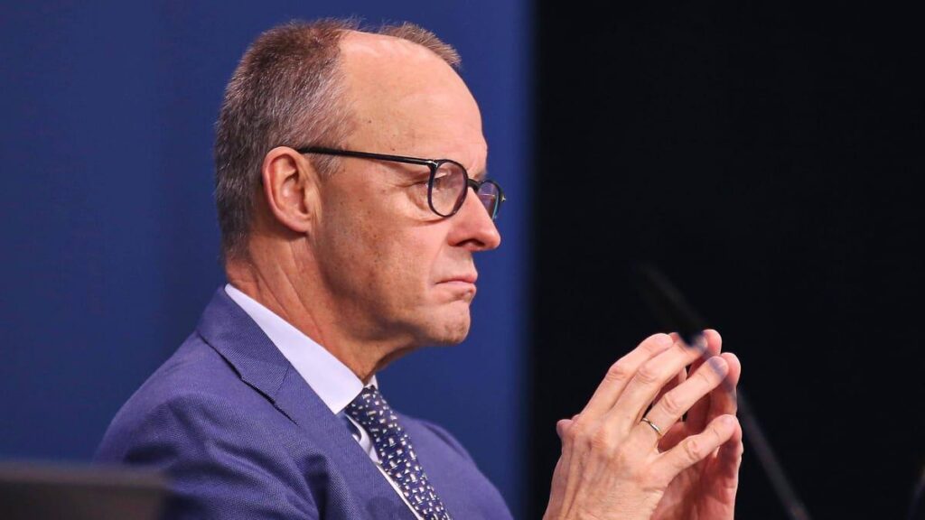Merz referred to as “Pinocchio” – police report pensioners