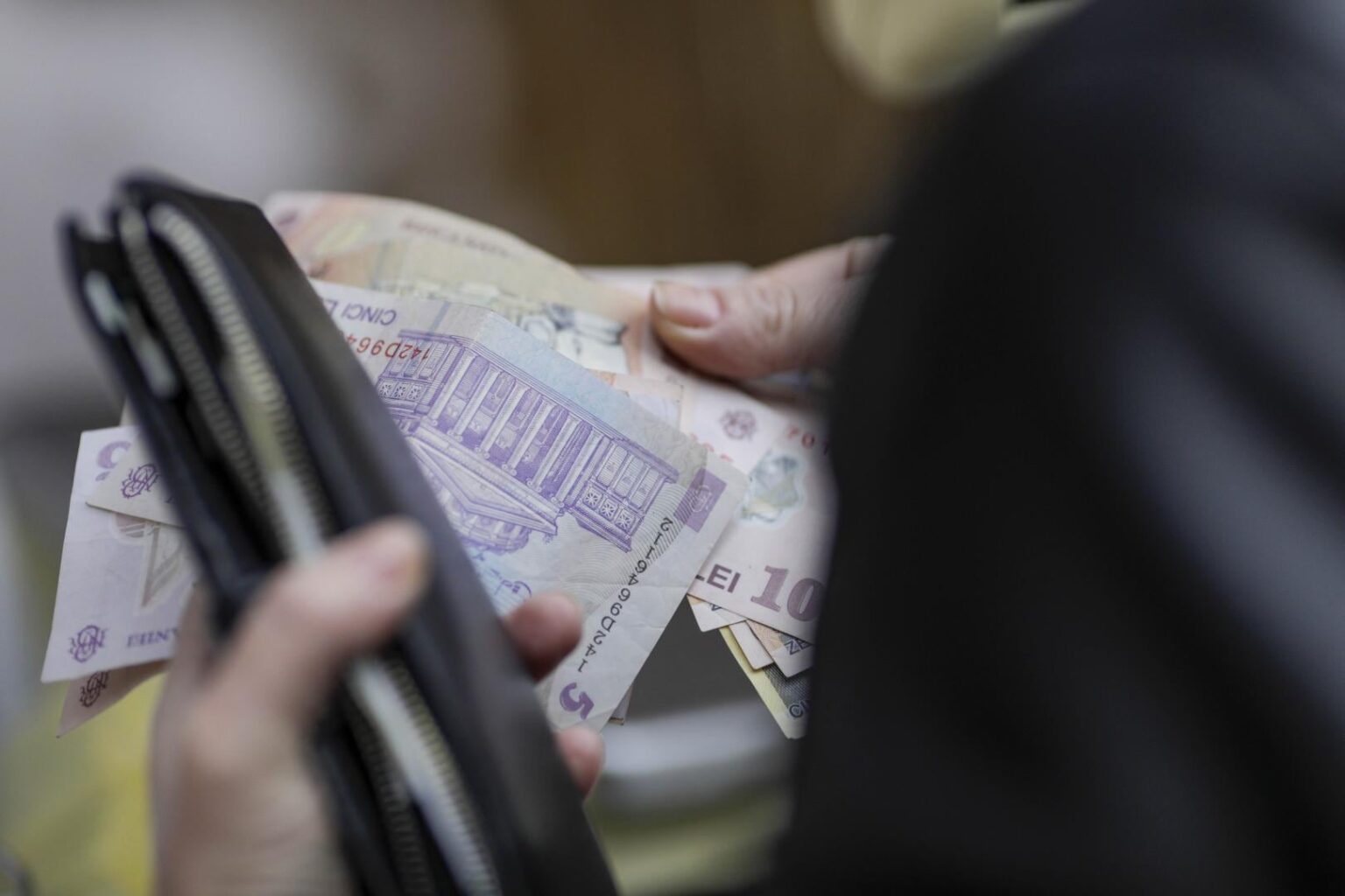 PSD wants the state to take money from the progressive taxation of citizens' incomes instead of cutting personnel expenses from the budget sector
