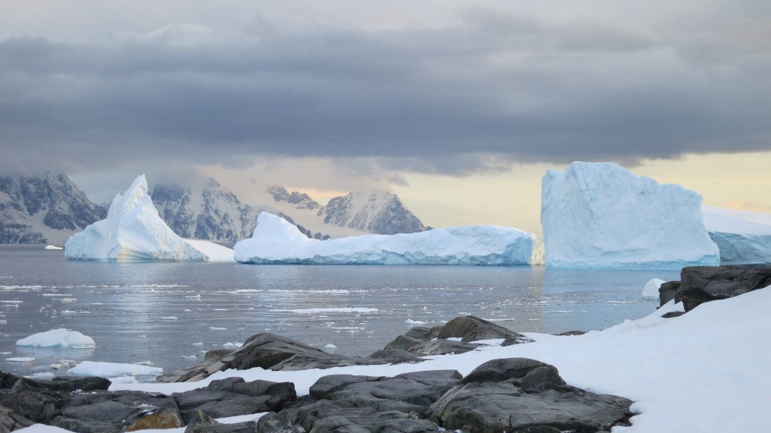 Scientists reveal the best and worst-case scenarios for a warming Antarctica