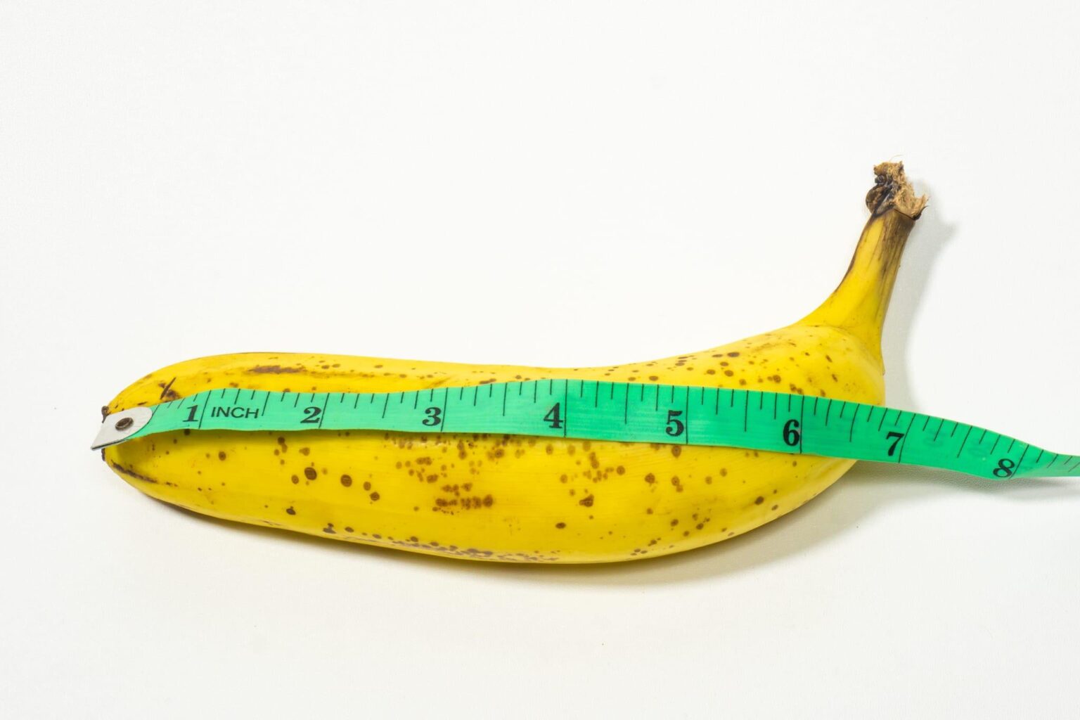 Researchers asked 800 people about penis size: The answer is unmistakable.