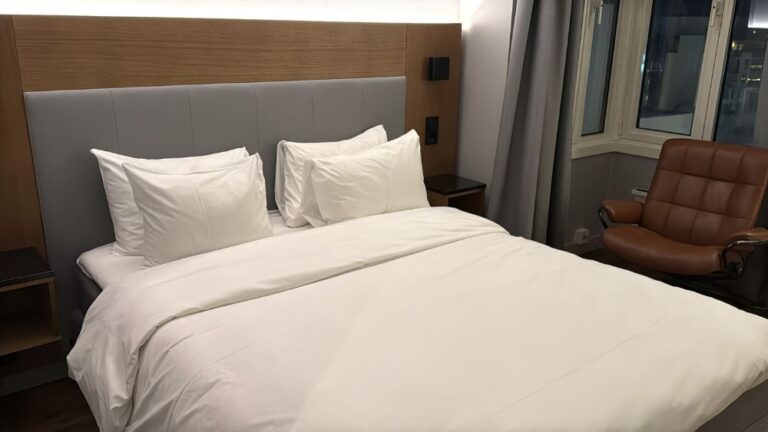 Guest room at Radisson Blu Bodø hotel. Photo: David Nikel.