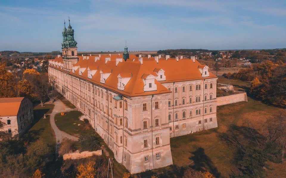 In Poland we have a building three times larger than Wawel, which is decaying in silence. Why is Lubiąż still not our "Malbork of the south"?