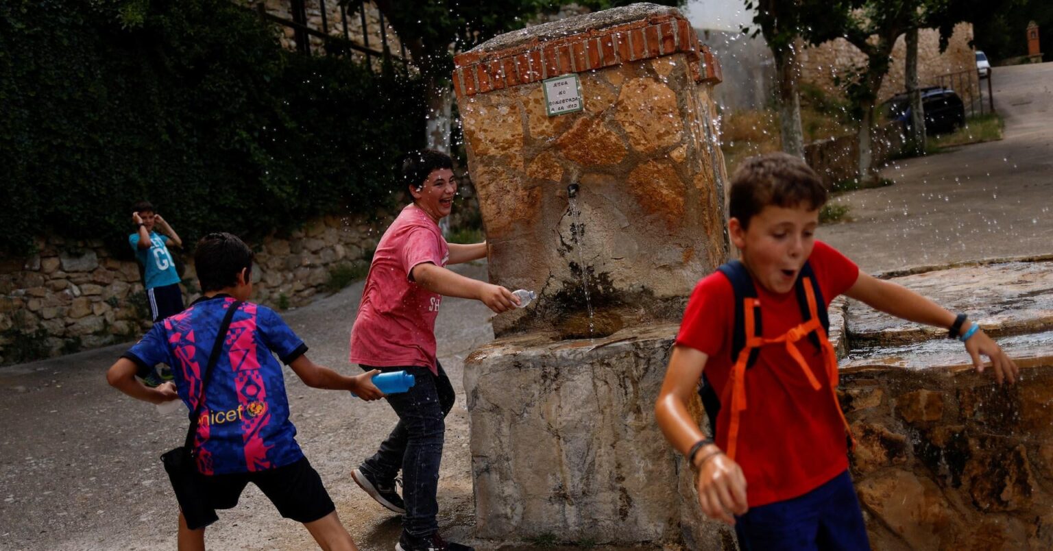 Spain to ban social media access for children under 16