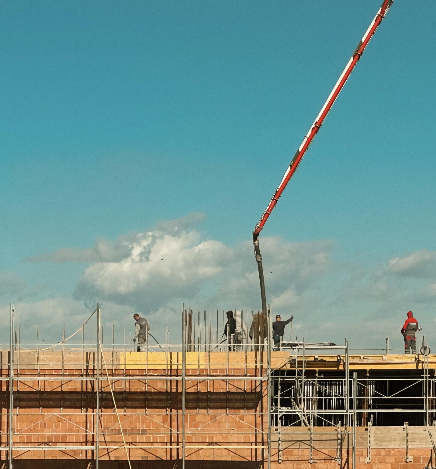 Kosovo bills itself Kantijuslli, it has nothing to do with the fact that the workers don't even have work helmets.