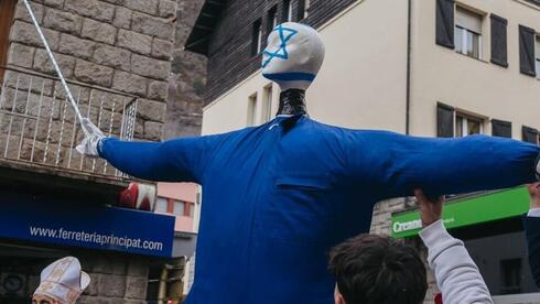 Jewish community outraged after Israel effigy ‘executed’ at Andorra carnival Jewish community outraged after Israel effigy 'executed' at Andorra carnival
