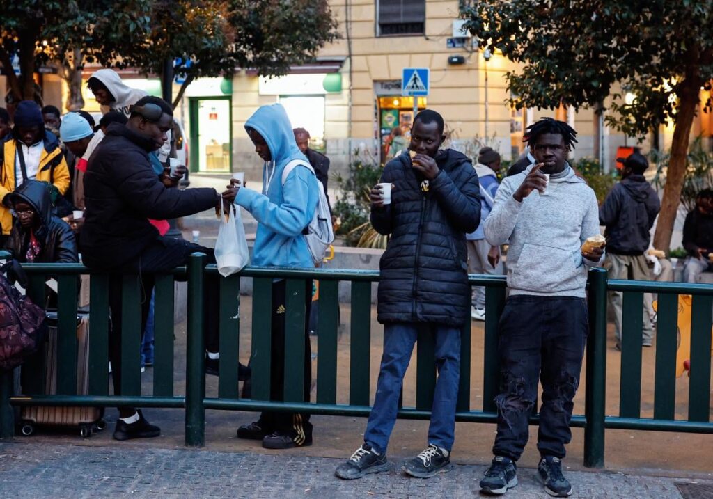 Spain: The mass legalization of 500,000 irregular immigrants that could change the country's economy