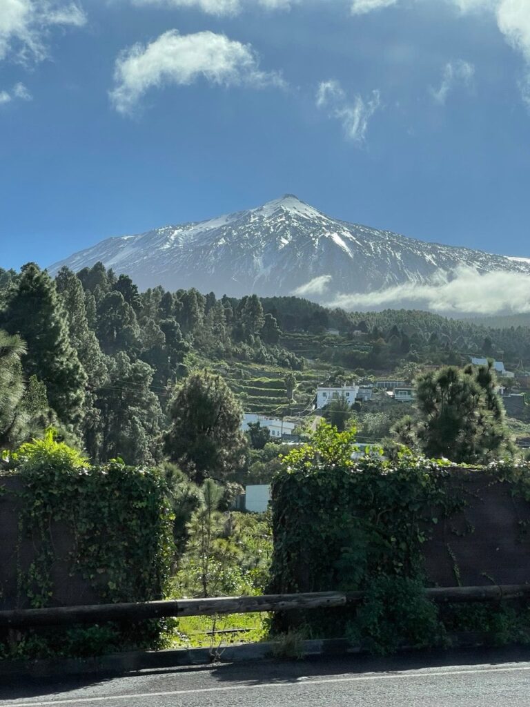Look how clearly Mount Teide is visible today on the island of Tenerife