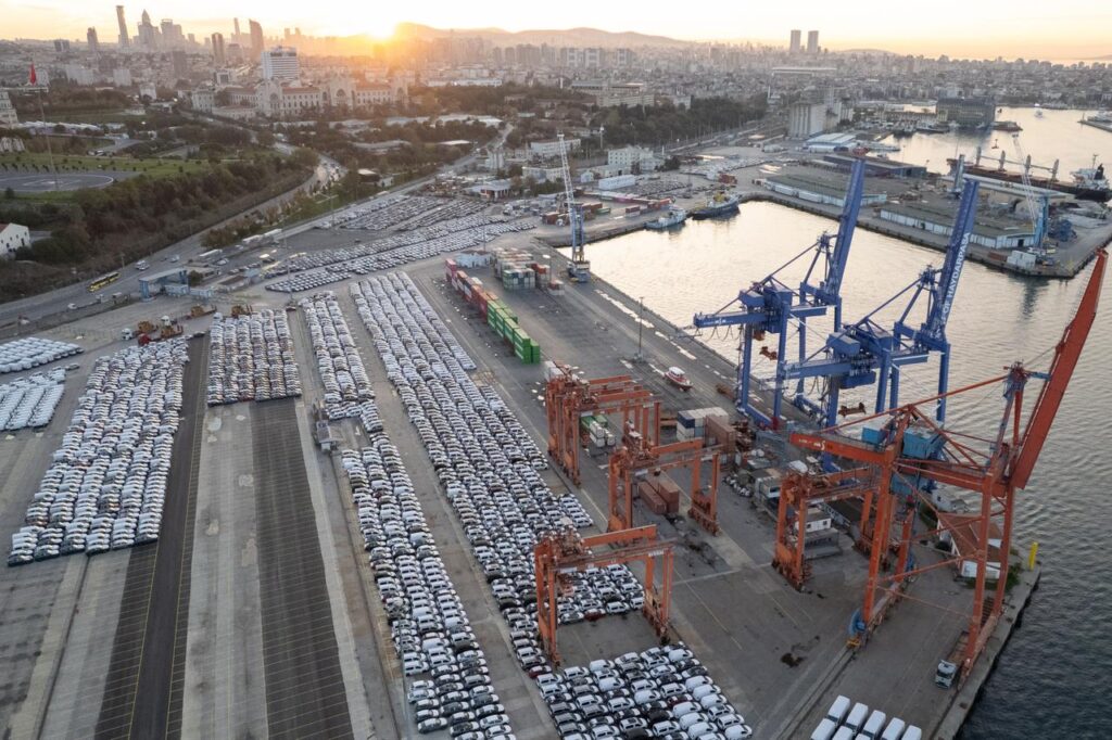 Aerial view of newly manufactured cars lined up for export at Haydarpasa Port in Istanbul, Türkiye.(Adobe Stock Photo)