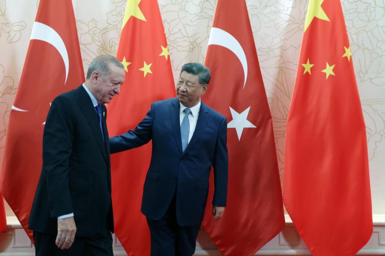 President Recep Tayyip Erdogan (L) meets with Chinese President Xi Jinping during his visit to attend the Shanghai Cooperation Organization summit in China on Aug. 31, 2025. (AA Photo)