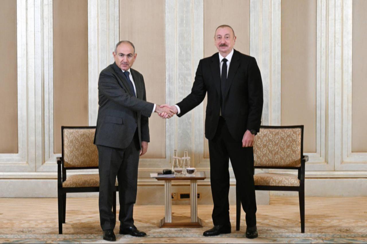 Azerbaijani President Ilham Aliyev (R) and Armenian Prime Minister Nikol Pashinyan meet in Abu Dhabi, the capital of the United Arab Emirates on July 10, 2025. (AA Photo)
