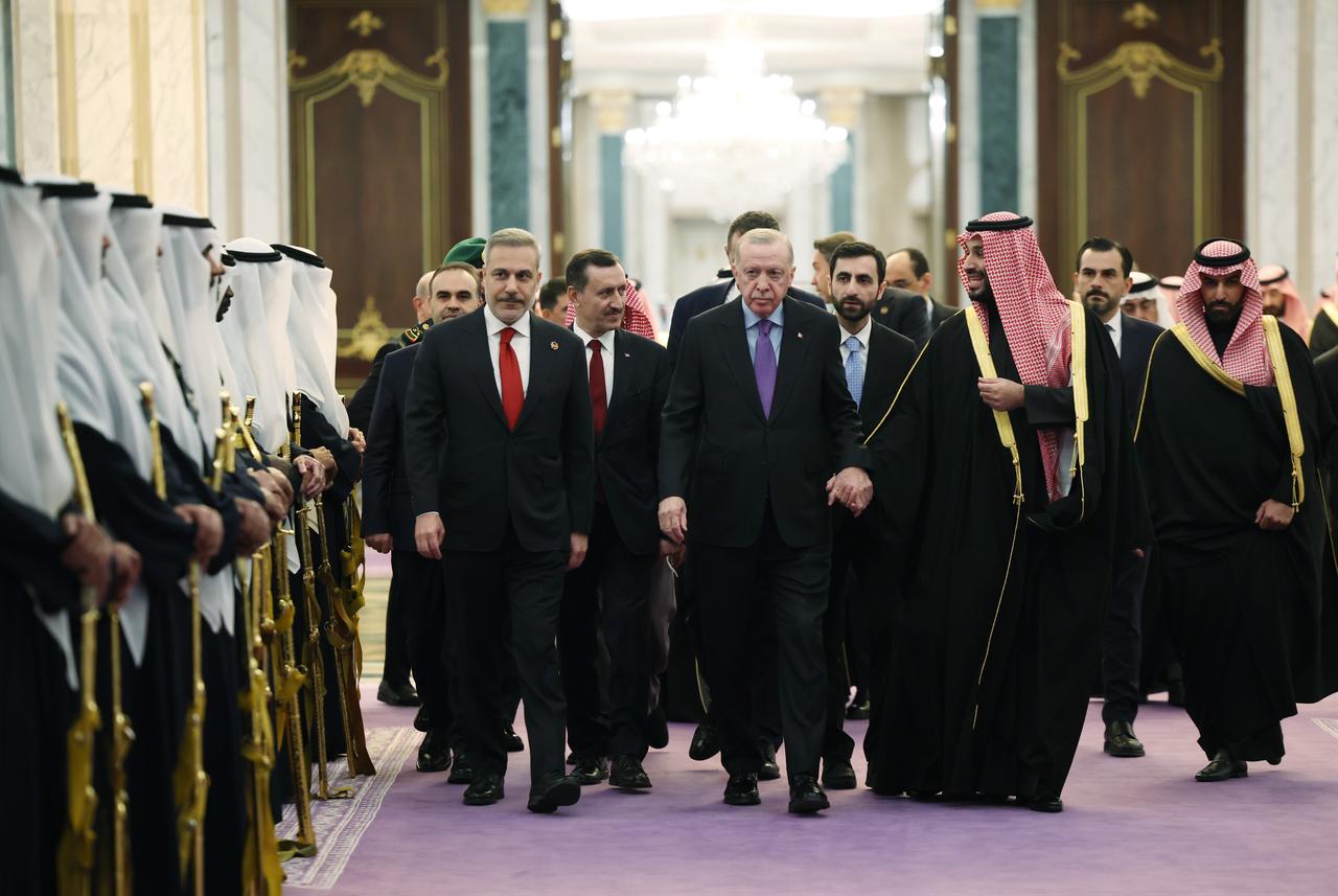 Saudi Crown Prince Mohammed bin Salman bids farewell to Turkish President Recep Tayyip Erdogan following their meeting in Riyadh, Saudi Arabia on February 03, 2026. (Turkish Presidency / AA Photo)