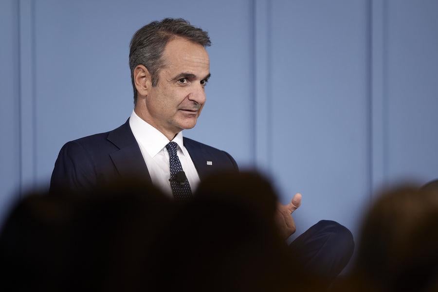Mitsotakis signs Greece's death certificate: He has expelled 427,000 Greeks abroad - The x-ray of national collapse: Deaths twice as many as births, a government that "suffocates" the family in precision and insecurity - 6.3 million at the end of the century