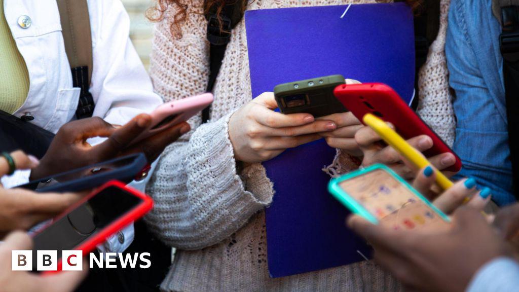 How does the Australian social media ban work? A BBC article explains it in detail.