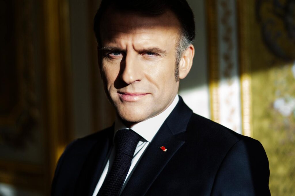 Emmanuel Macron: "It is time for the EU to launch a common debt capacity, through Eurobonds" - Macron argues for joint loans, which would finance strategic investments and allow the EU to "tackle dollar hegemony"