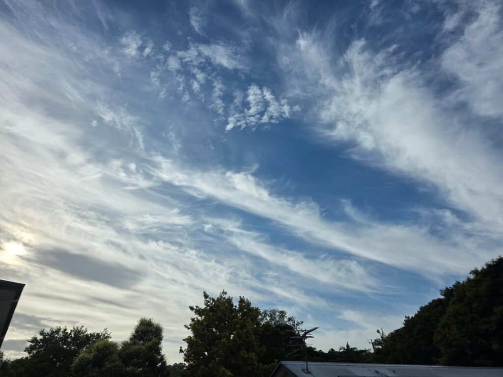 Cloud report: Midday there's lots of sky covering Stratocumulus banks at 1.3Km coming in from the sea but above is some glorious Cirrus threads and patterned Cirrocumulus around 7Km. There a few chunky Cumulus clouds about too so there's a tiny chance of a little spot rain here or there. Enjoy.