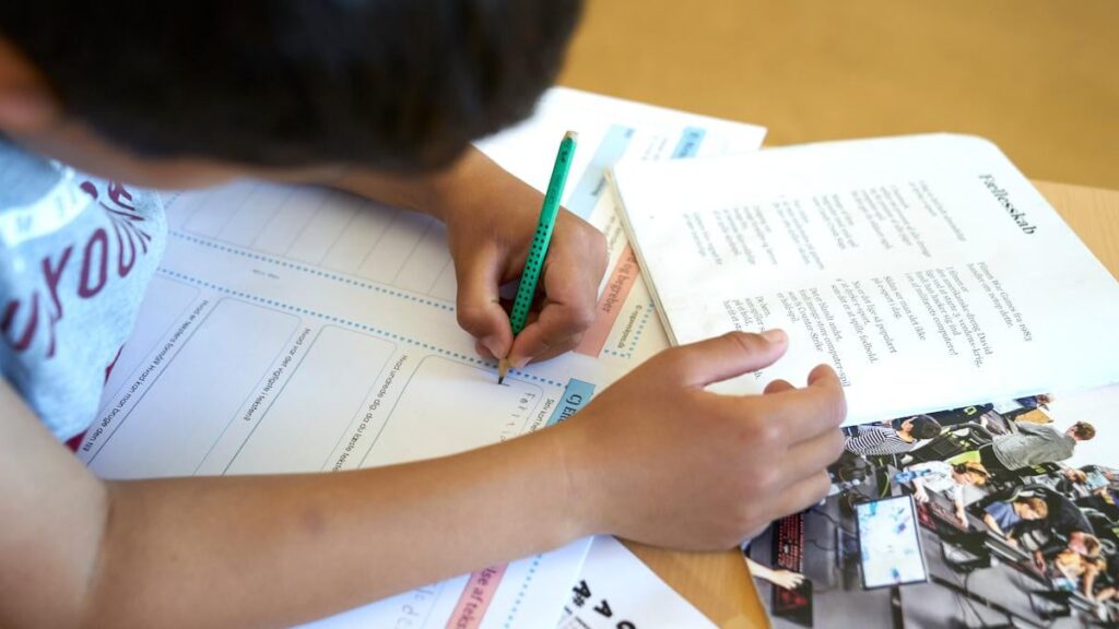 Government of Greenland [landsstyret] will drop Danish lessons for the youngest
