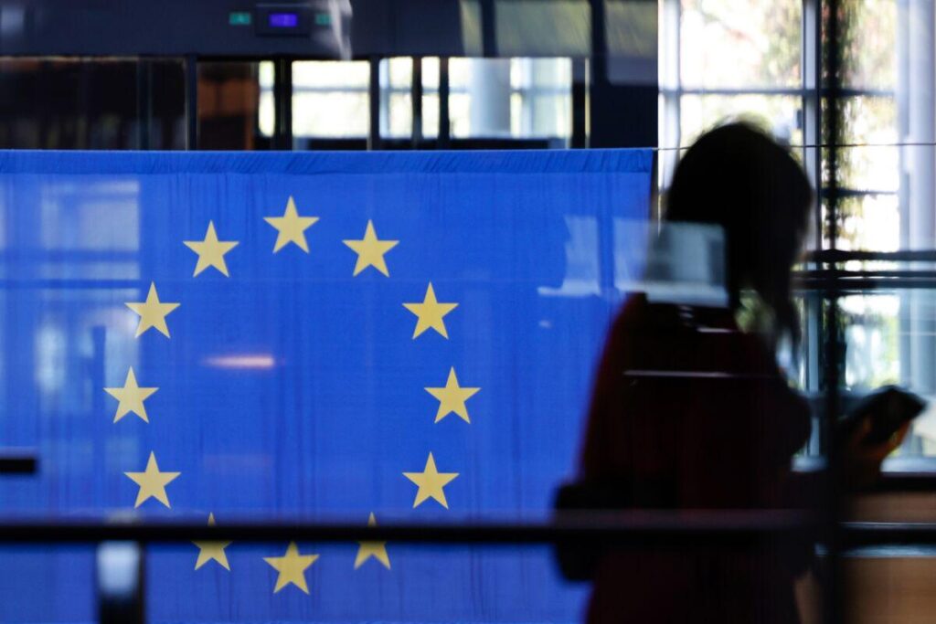 EU Set to Freeze US Trade Deal Approval Over Tariff Risk