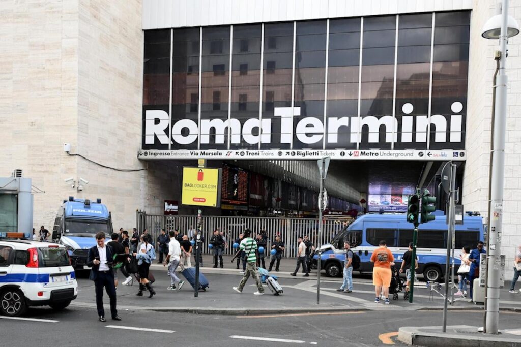 Some policemen and carabinieri are accused of stealing from Coin in Termini