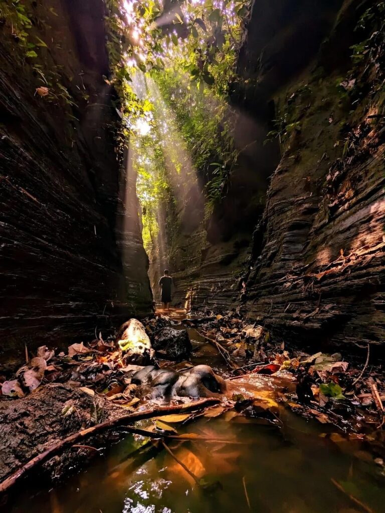 A walk among giant rocks