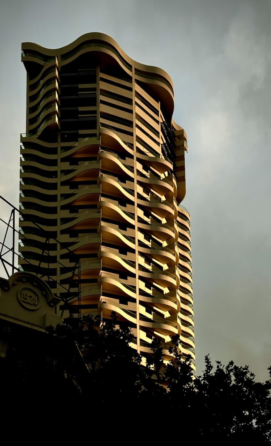 Golden hour yesterday was hitting the Horizon building just right....