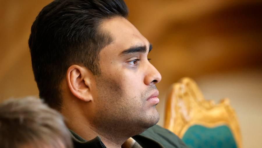 Husvild Sikandar: Kicked out of the apartment