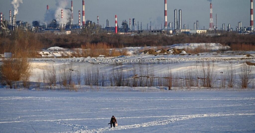 Russia’s Oil Revenue Is Plummeting