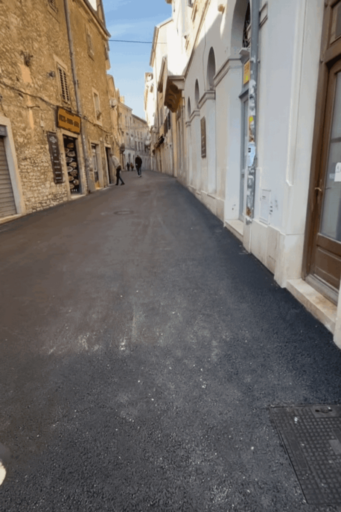 Absurd decision in Pula – asphalted 2000-year-old street in the city core