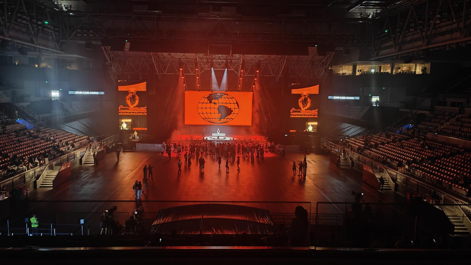 1st at an AO concert, why so empty?