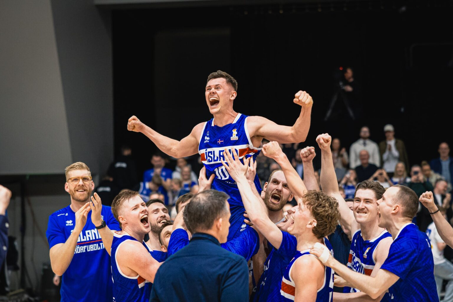 Fridriksson buzzer beater takes down Lithuania  | FIBA Basketball