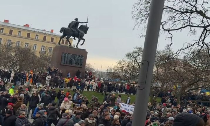 Thousands protest in Zagreb against planned mega poultry farms and slaughterhouses in Sisak-Moslavina County