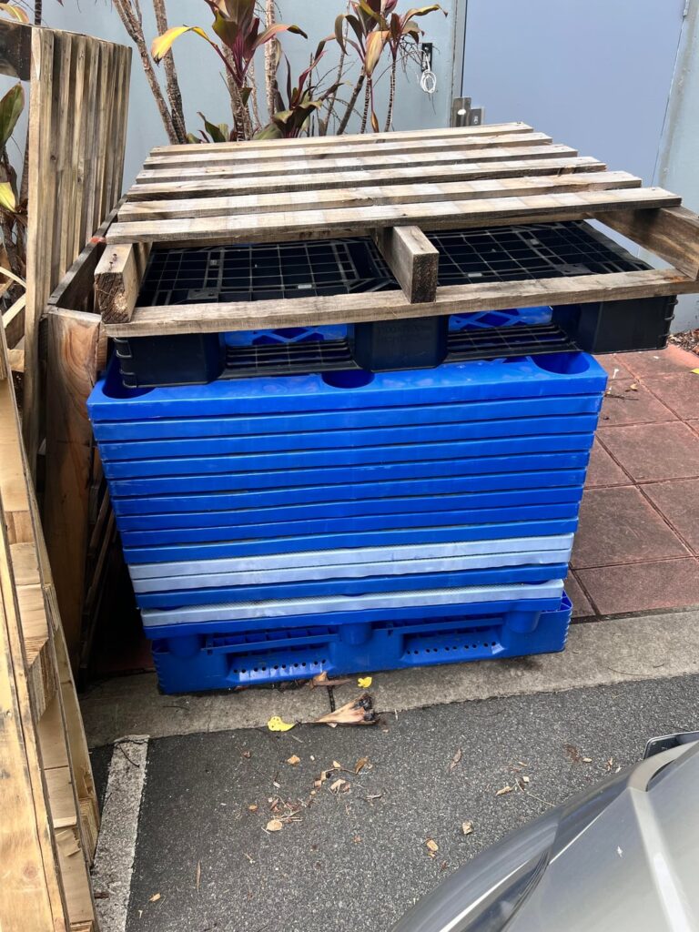 FREE PALLETS